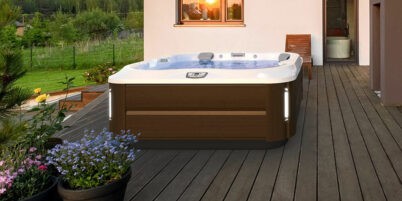 Large Hot tubs for families and friends