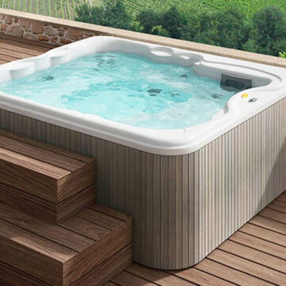 Jacuzzi® Lodge L Hot Tub