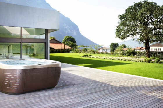 Jacuzzi hot tub J500