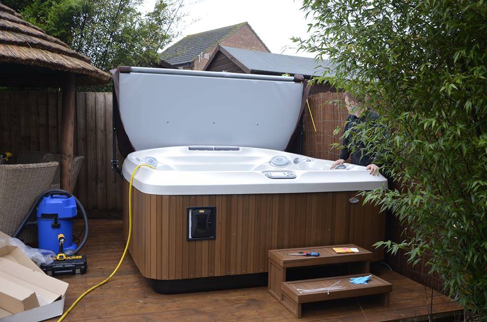 how to choose a hot tub